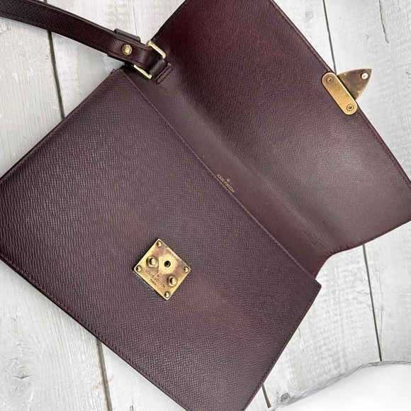 AUTHENTIC Louis Vuitton Taiga Clutch. Burgundy. - Picture 2 of 16